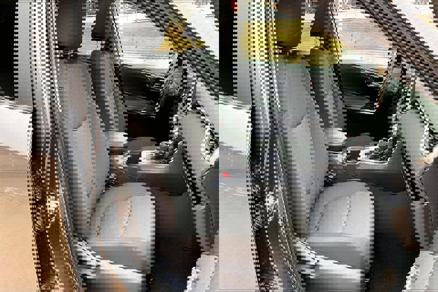 Used 2025 Toyota RAV4 XLE w/ Convenience Package image 7