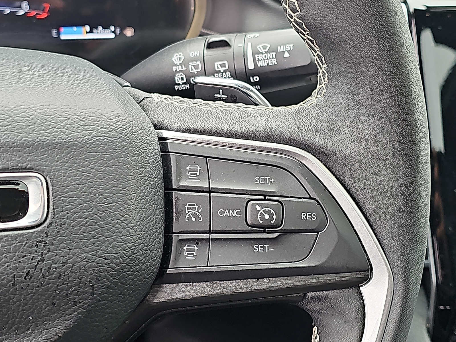 Used 2025 Jeep Grand Cherokee Altitude AWD/4WD image 23
