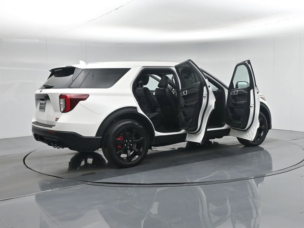 Certified 2022 Ford Explorer ST w/ ST Street Pack image 6