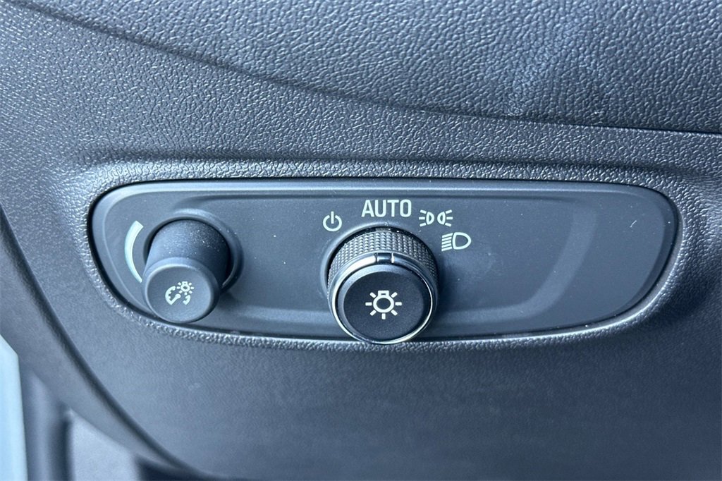 Used 2024 Chevrolet Equinox LT image 30