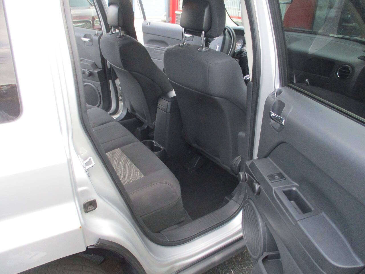 Used 2010 Jeep Patriot Sport FWD image 21