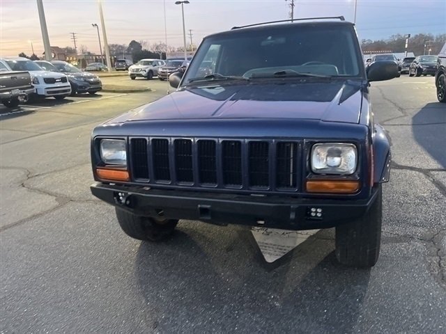 Used 2000 Jeep Cherokee Classic video 2