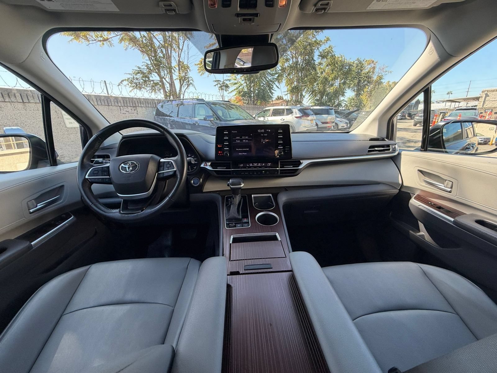 Used 2024 Toyota Sienna XLE FWD image 16