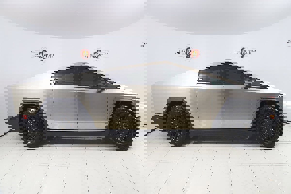 Used 2024 Tesla Cybertruck AWD Crew Cab image 2