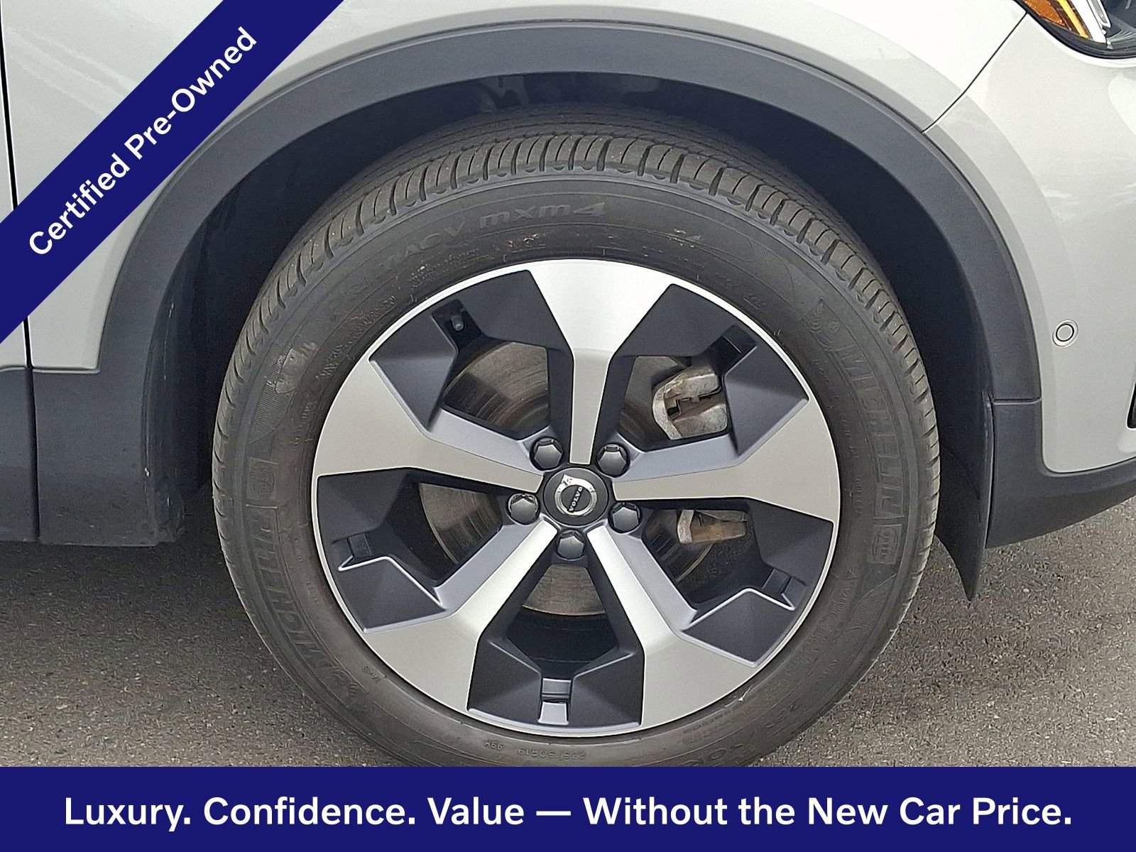 Certified 2024 Volvo XC40 B5 Plus w/ Protection Package Premier AWD/4WD image 9