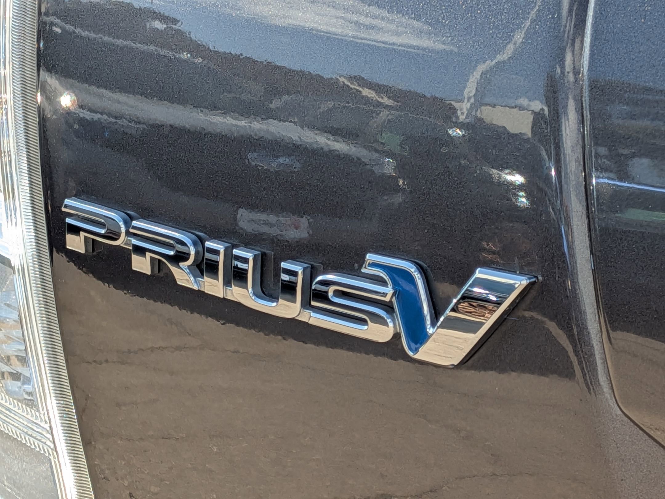 Used 2014 Toyota Prius V Three image 30