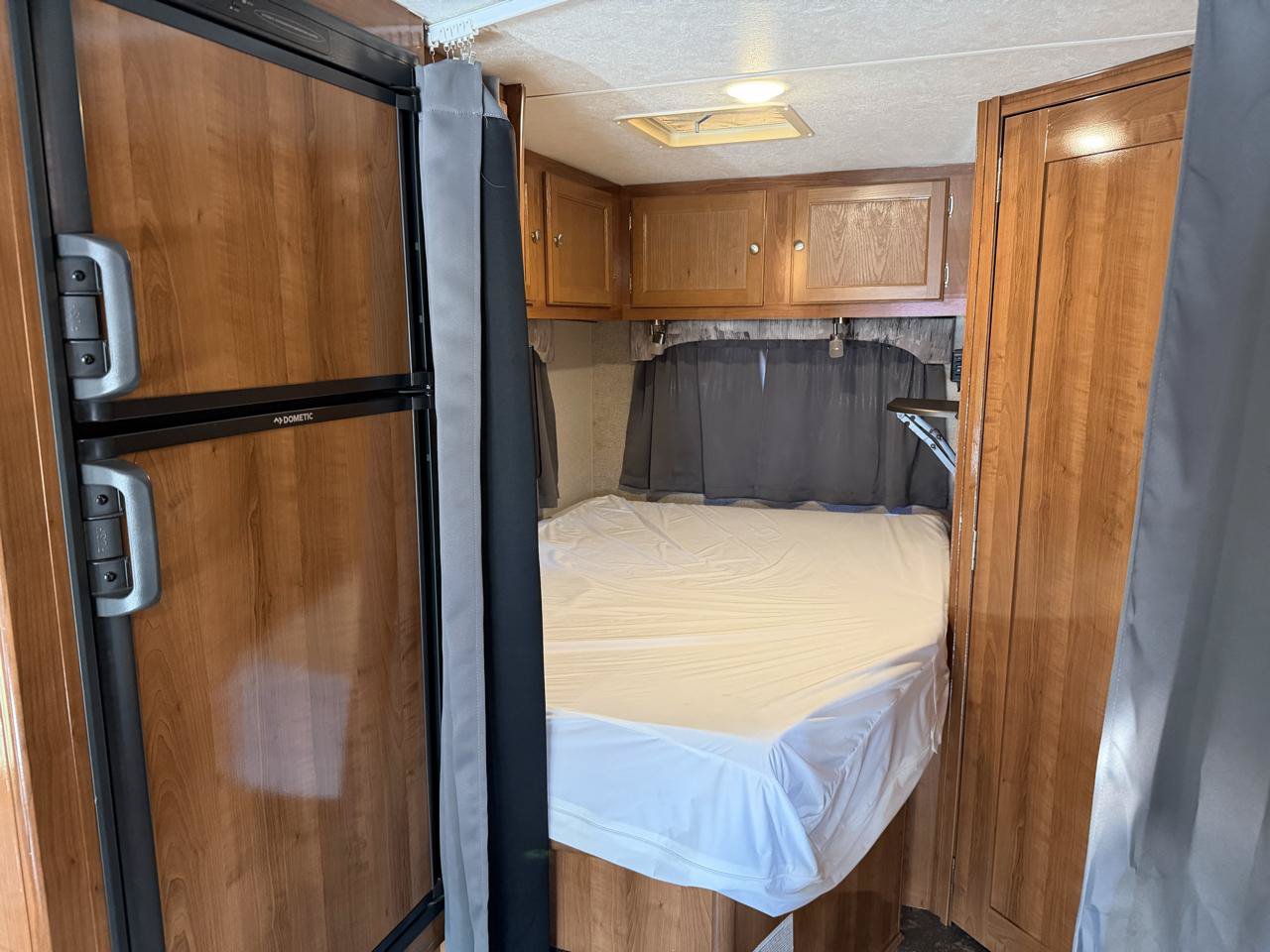 Used 2018 Ford E-350 and Econoline 350 Super Duty w/ Motorhome Prep Package RWD image 18