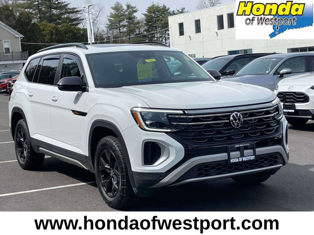 Used 2024 Volkswagen Atlas Peak Edition SE image 1