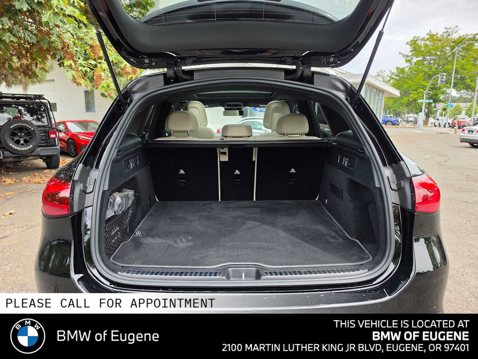 Used 2024 Mercedes-Benz GLC 300 4MATIC image 18