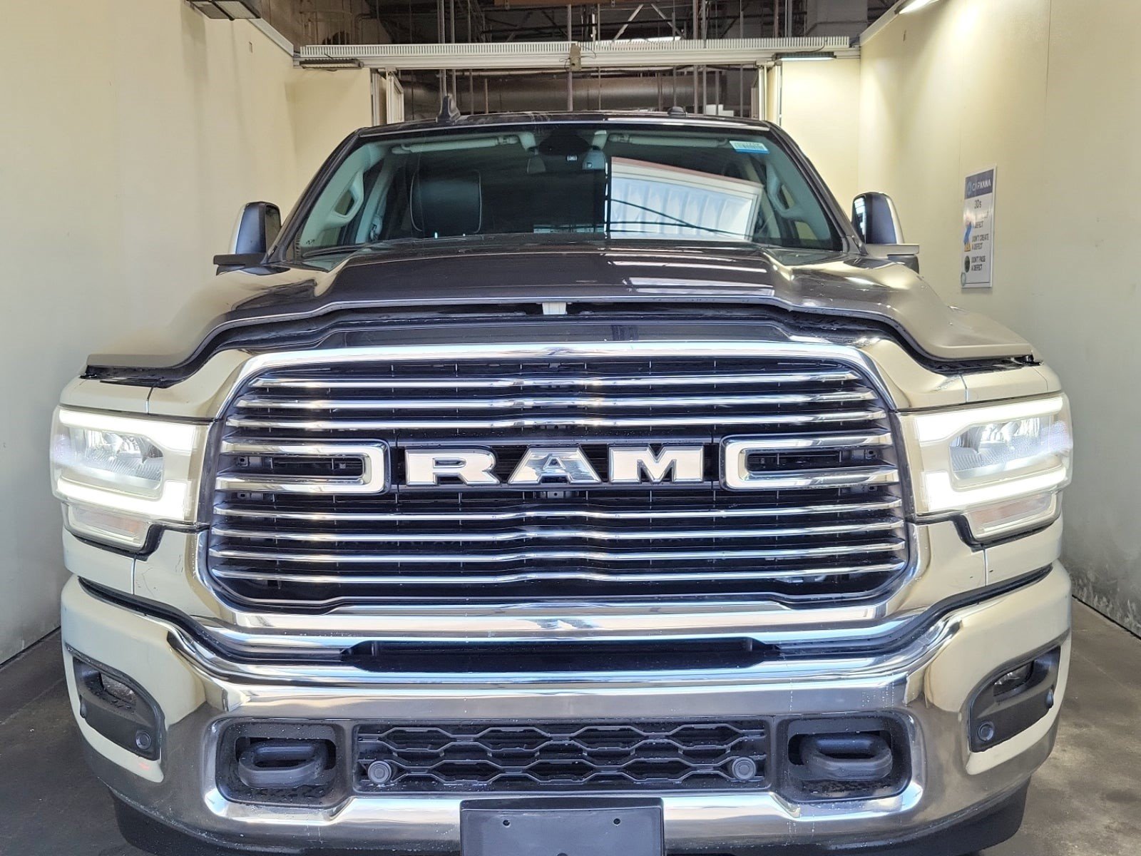 Used 2023 RAM 2500 Laramie AWD/4WD image 3