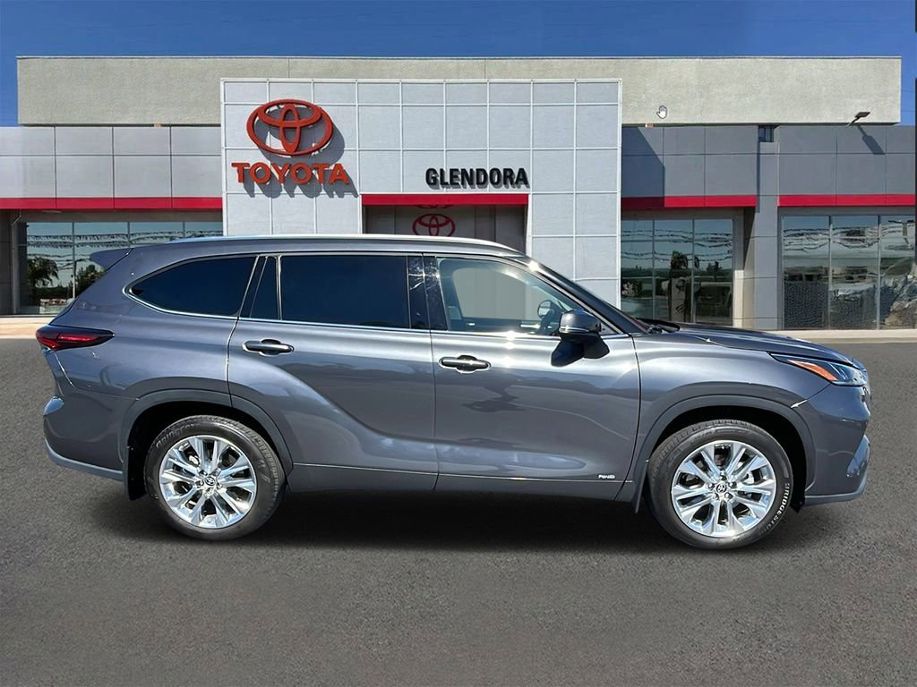 Used 2024 Toyota Highlander Limited AWD/4WD image 2