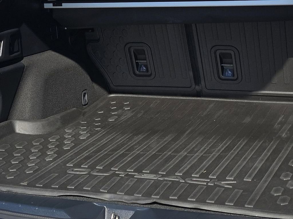 Used 2021 Subaru Outback Limited image 9