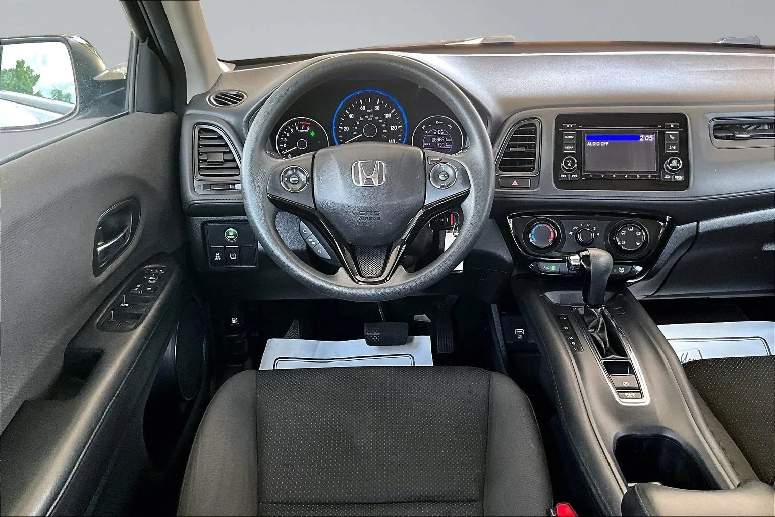 Used 2019 Honda HR-V LX image 8