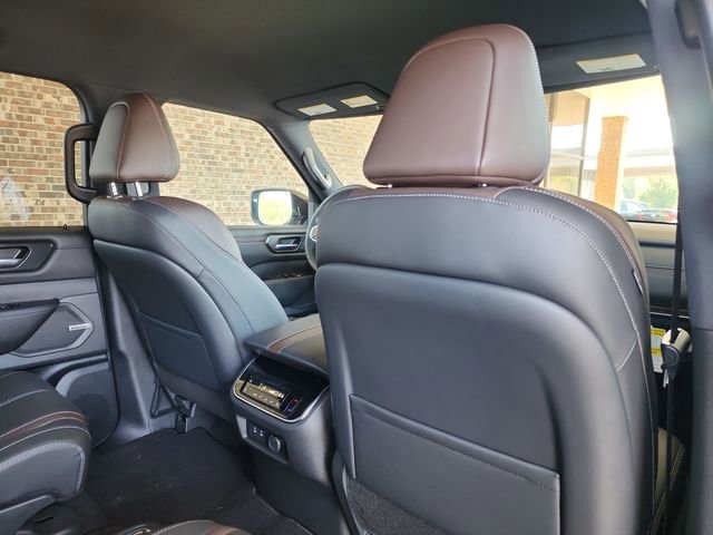 New 2026 Nissan Armada SL w/ Captain's Chari Seat Package image 39