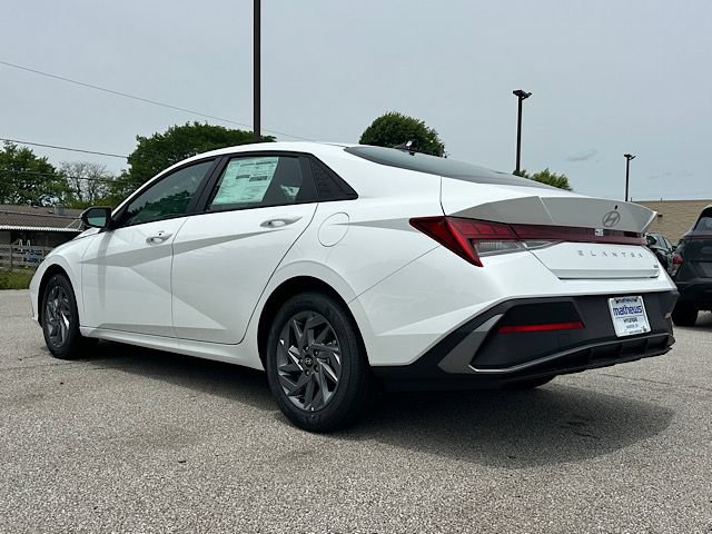 New 2026 Hyundai Elantra Hybrid FWD image 12