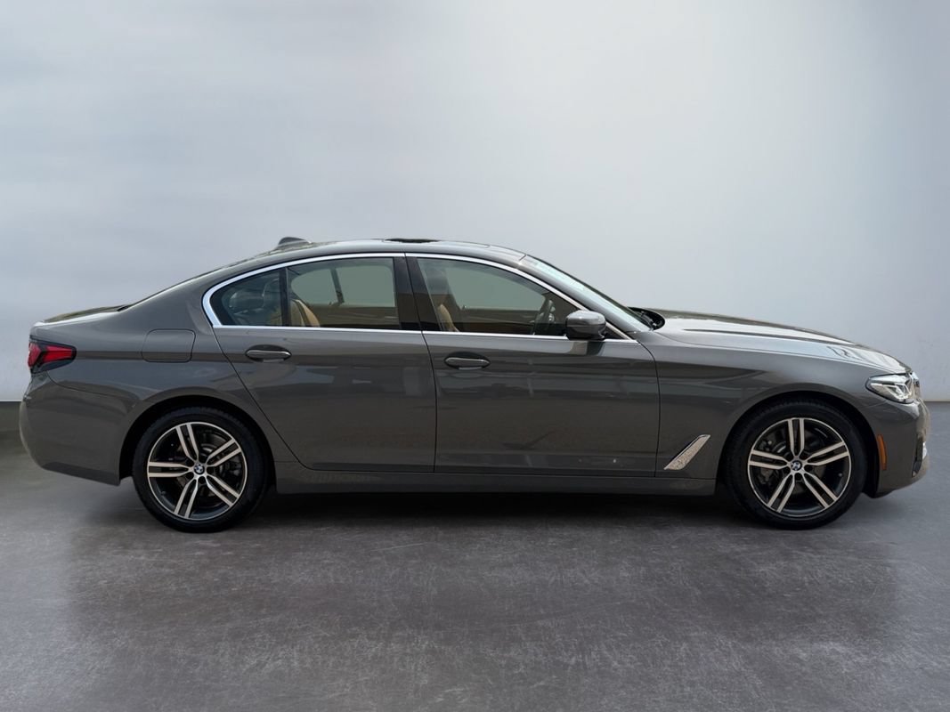 Used 2022 BMW 530i xDrive w/ Convenience Package AWD/4WD image 4