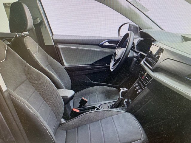 Used 2024 Volkswagen Taos SE image 23