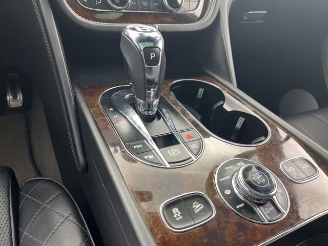 Used 2018 Bentley Bentayga image 18