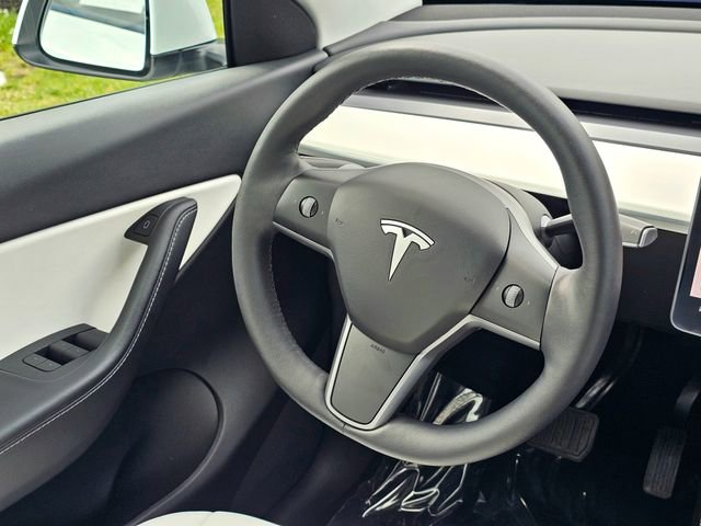 Used 2022 Tesla Model Y Long Range AWD/4WD image 27