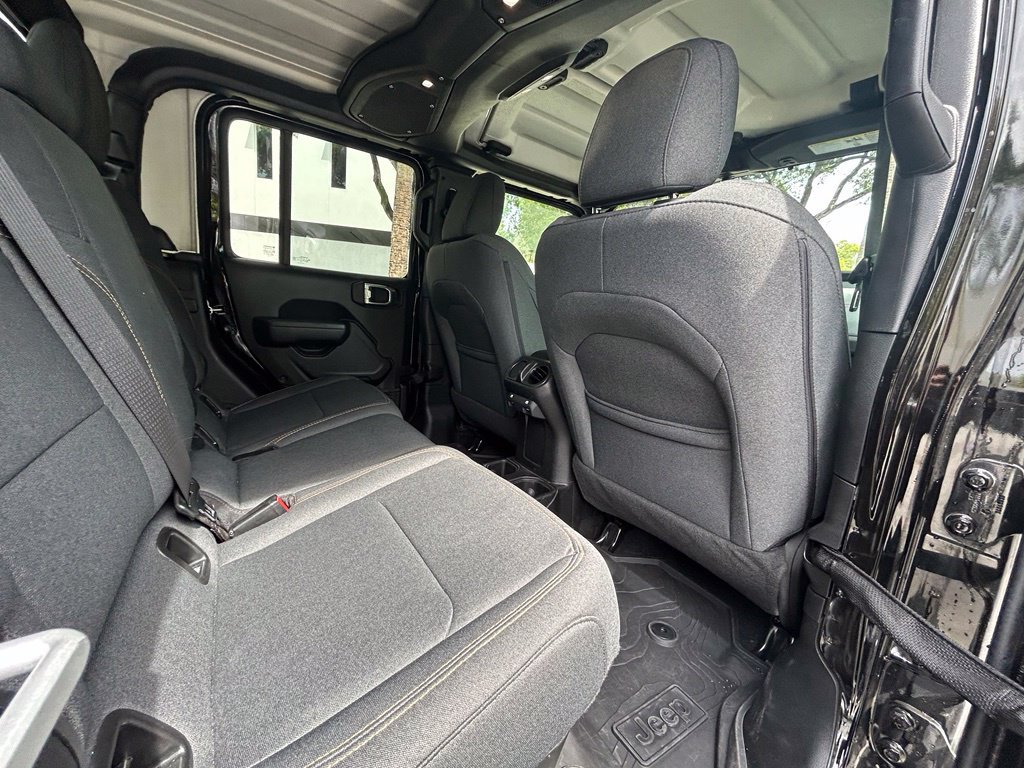Certified 2024 Jeep Gladiator Sport AWD/4WD image 32