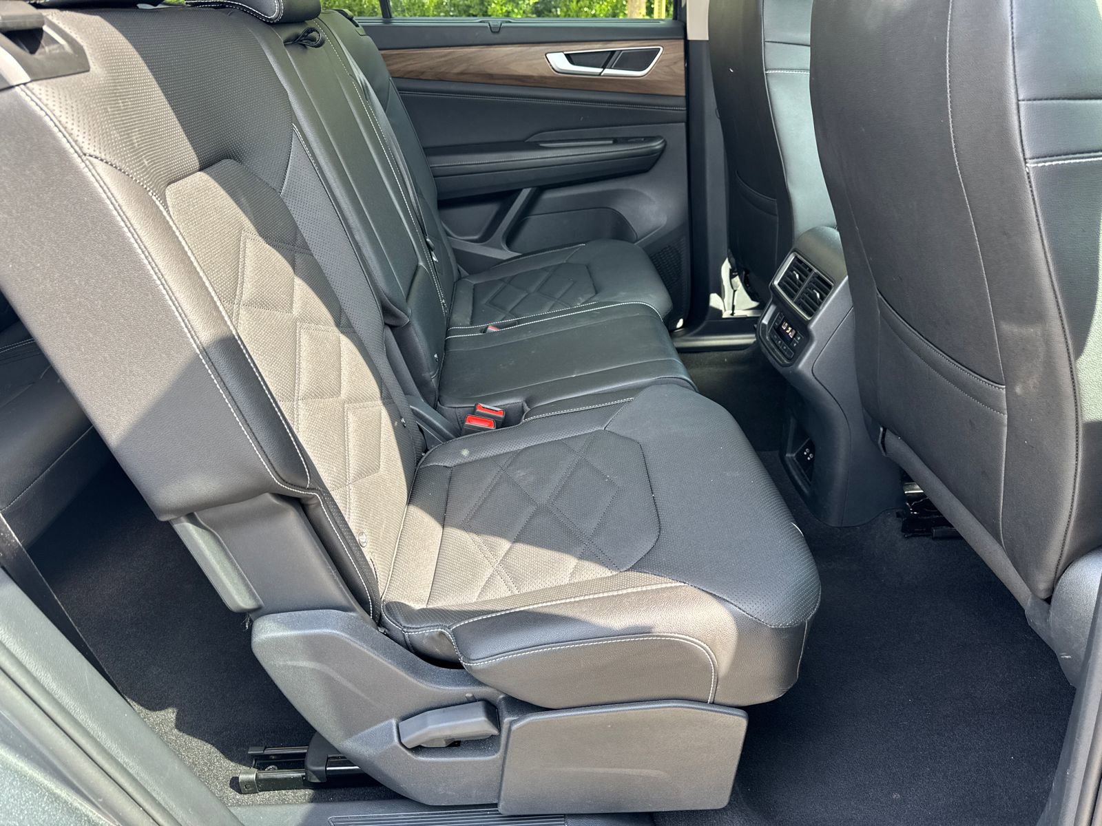 Used 2025 Volkswagen Atlas SE FWD image 15