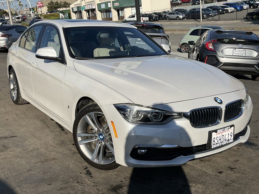 Used 2017 BMW 330e image 1