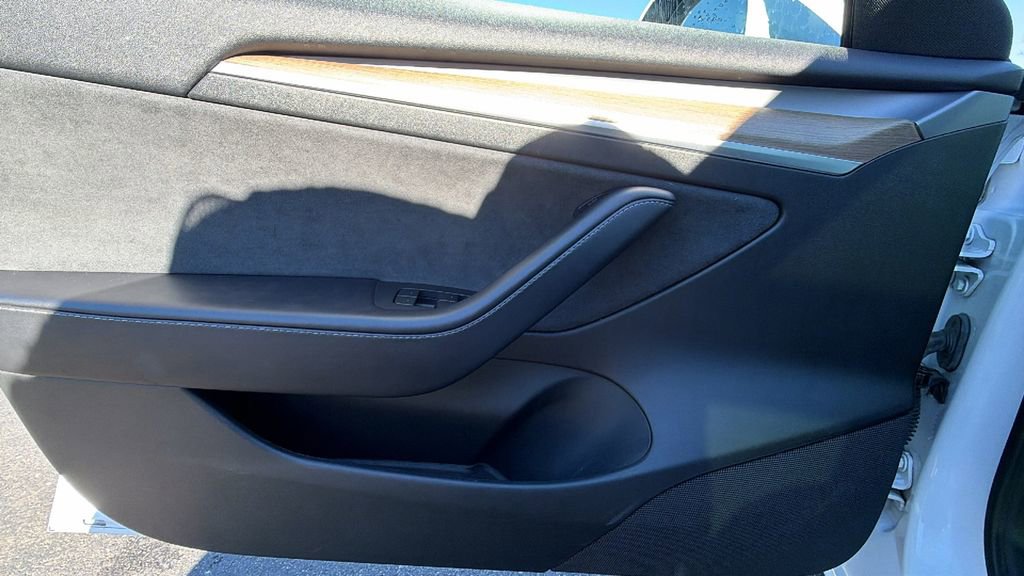 Used 2023 Tesla Model 3 Standard Range image 18
