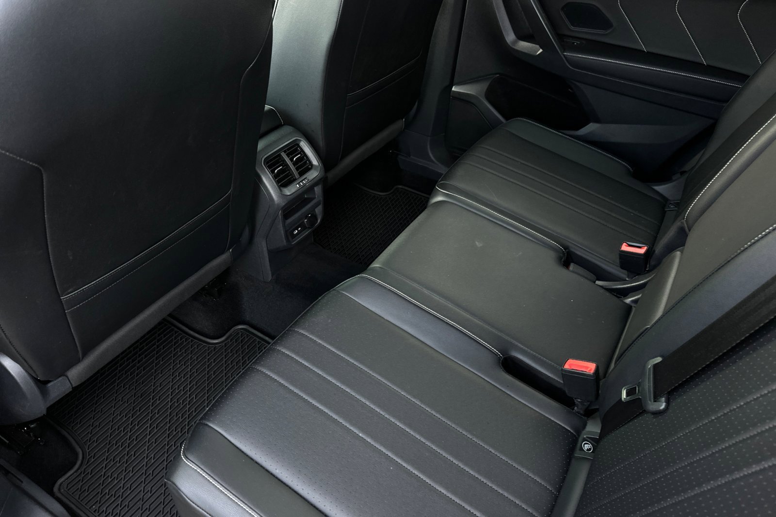 Used 2022 Volkswagen Tiguan SE image 12