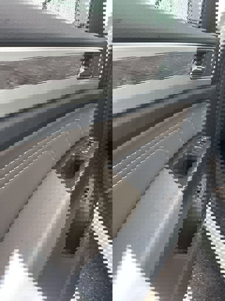 Used 2023 Volkswagen Atlas Cross Sport SE image 5