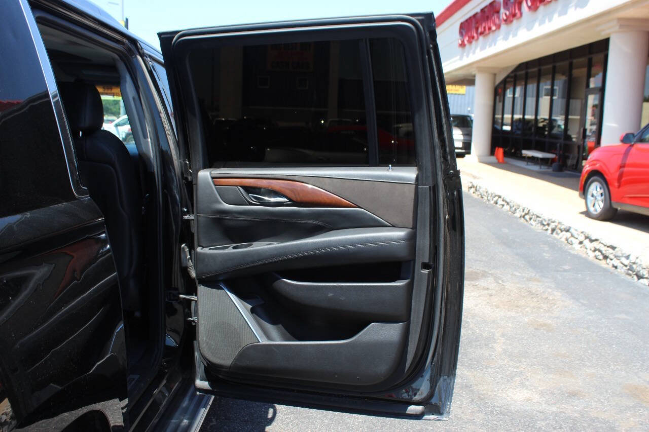 Used 2016 Cadillac Escalade ESV Luxury RWD image 12