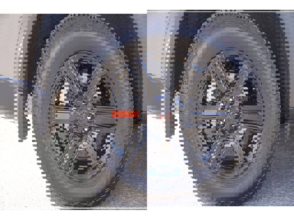 Used 2025 Nissan Rogue SV image 6