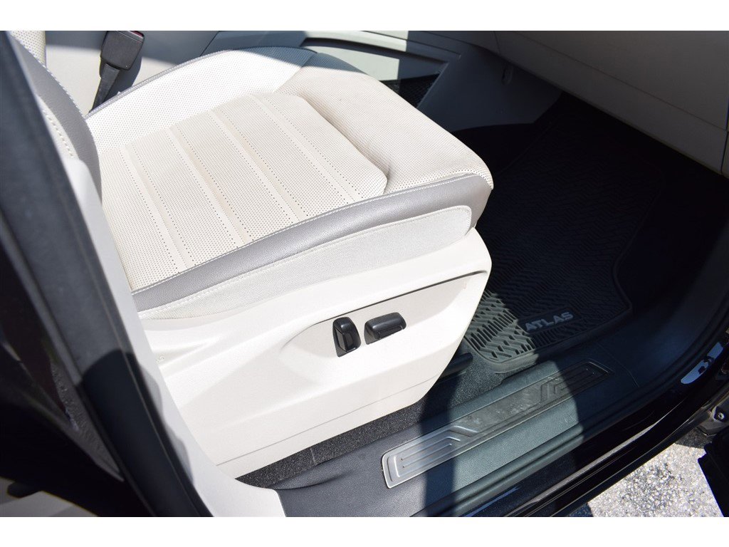 Used 2021 Volkswagen Atlas SEL Premium image 16