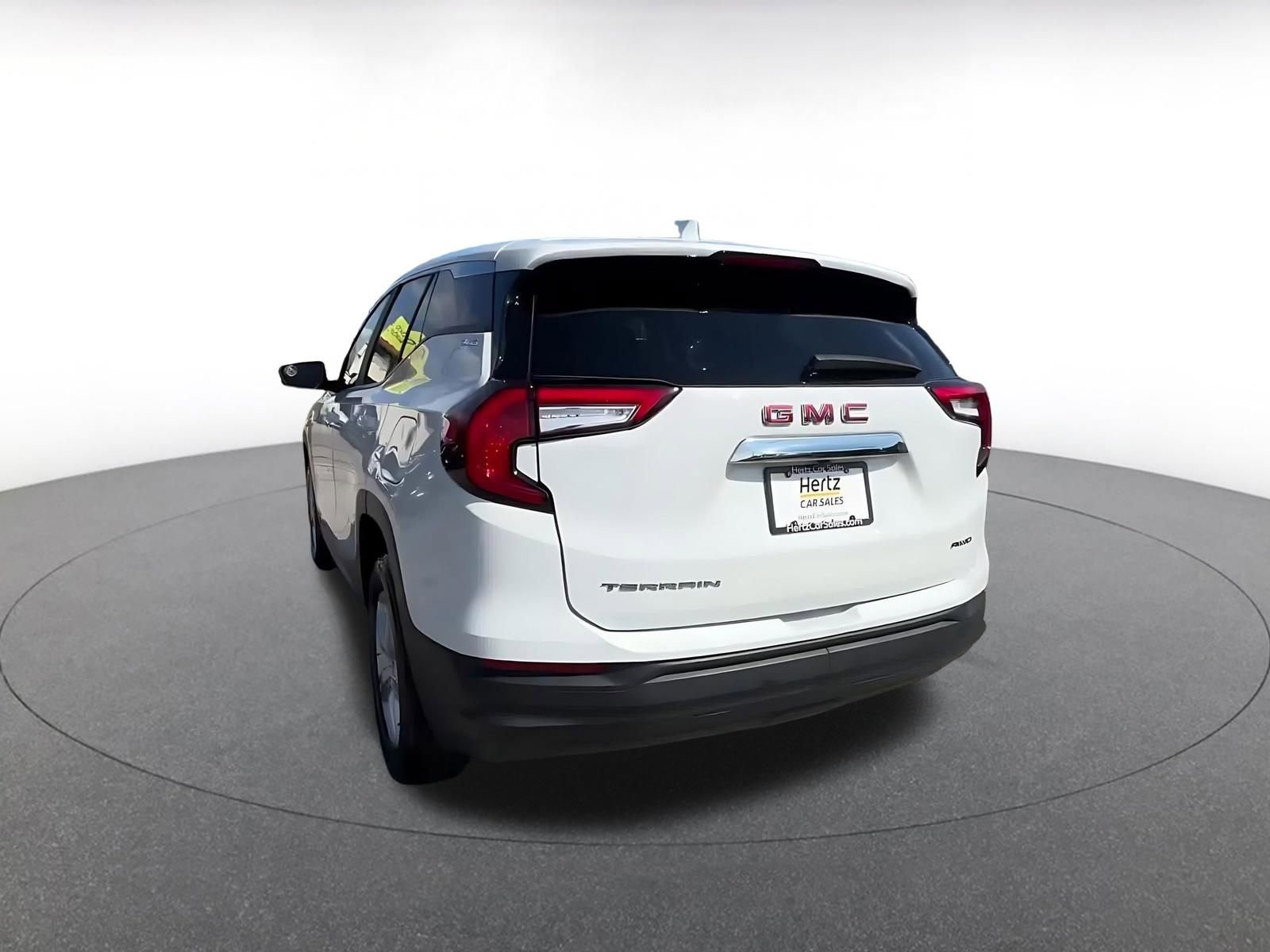 Used 2024 GMC Terrain SLE image 11