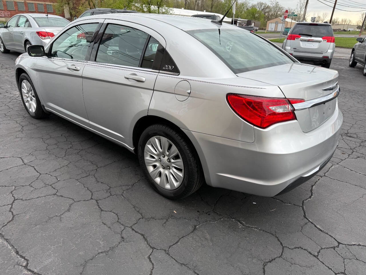 Used 2011 Chrysler 200 LX FWD image 4