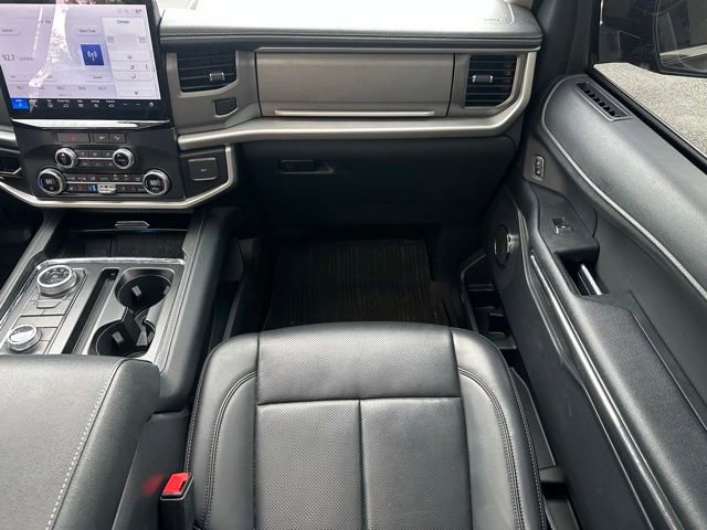 Used 2022 Ford Expedition XLT AWD/4WD image 12