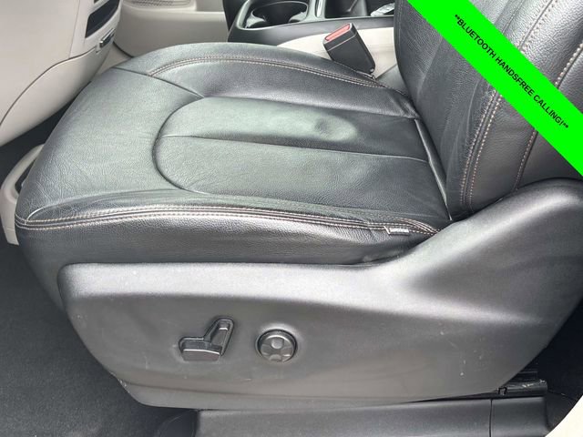 Used 2020 Chrysler Pacifica Touring image 5
