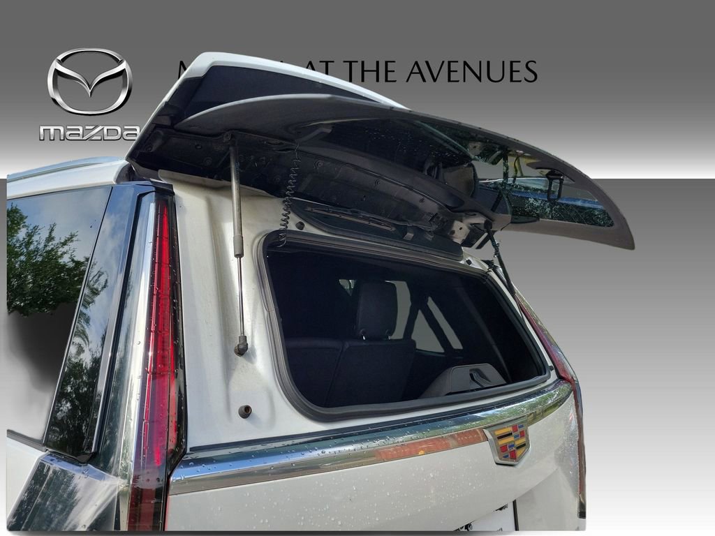 Used 2022 Cadillac Escalade Luxury image 9