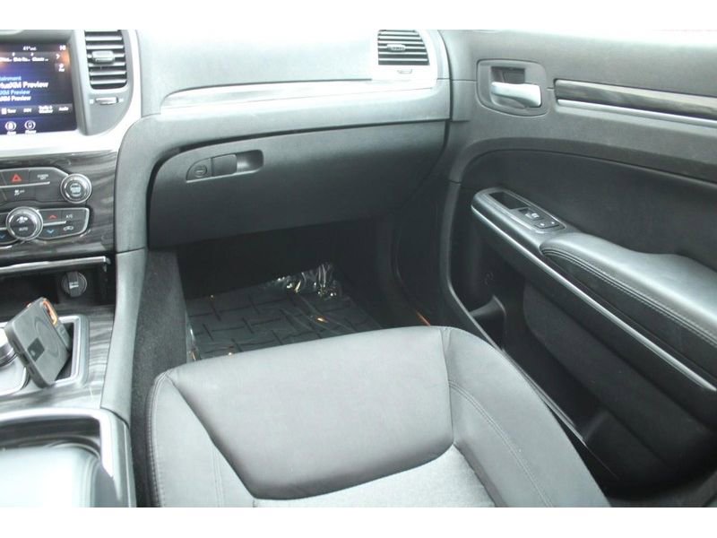 Used 2022 Chrysler 300 Touring w/ Sport Appearance Package image 19
