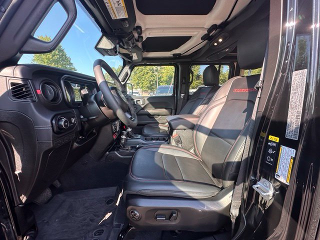 Used 2025 Jeep Wrangler Unlimited Rubicon AWD/4WD image 22
