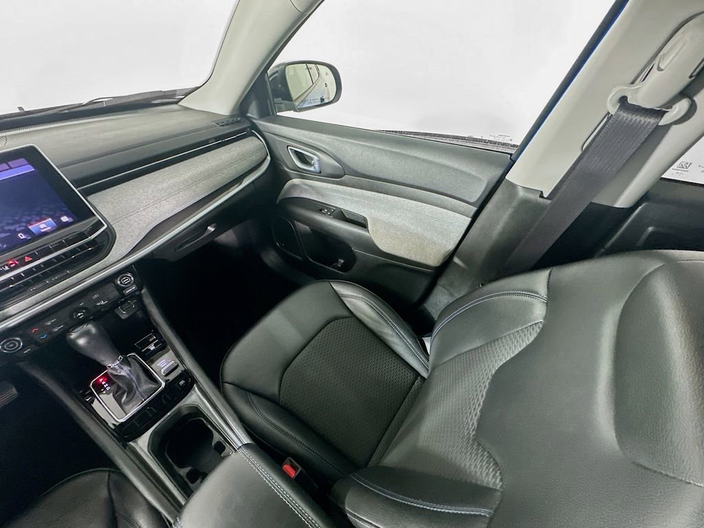 Used 2022 Jeep Compass Latitude w/ Sun and Sound Group image 11