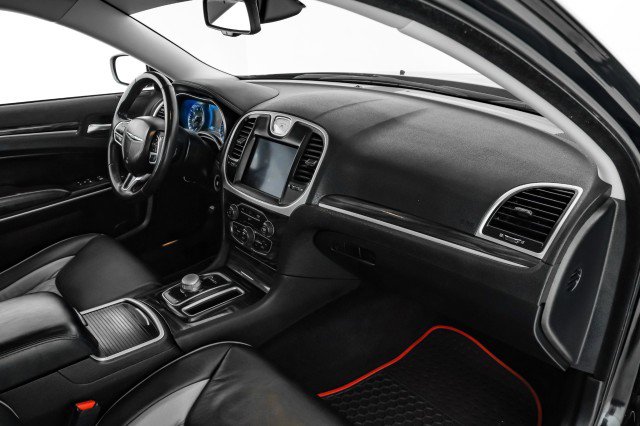 Used 2022 Chrysler 300 Touring w/ Sport Appearance Package image 10