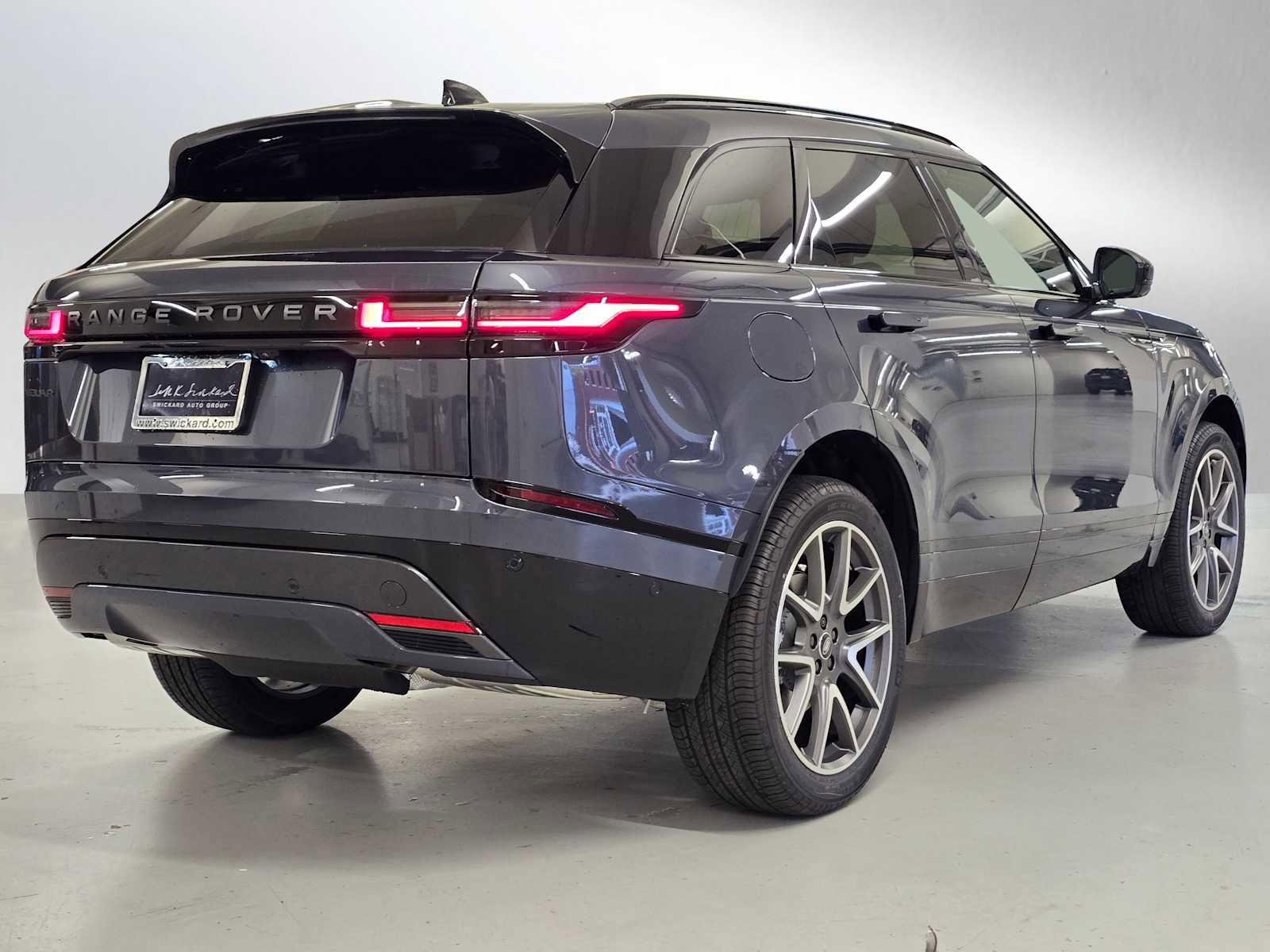 New 2026 Land Rover Range Rover Velar Dynamic SE image 5