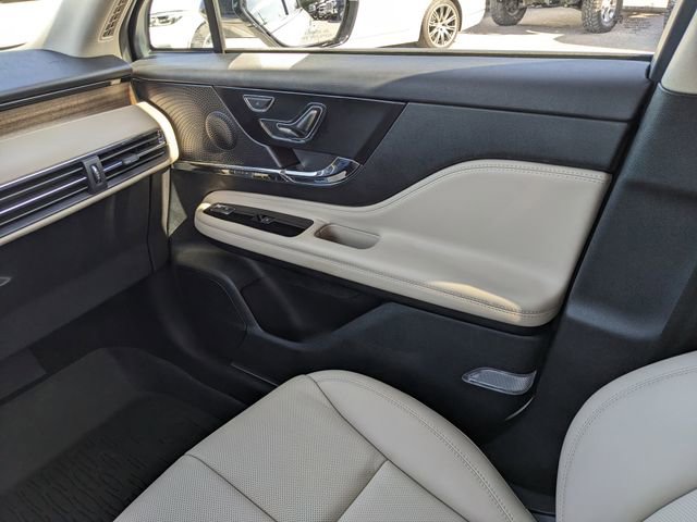 Used 2025 Lincoln Corsair Reserve w/ Rear Removable Package Tray image 19