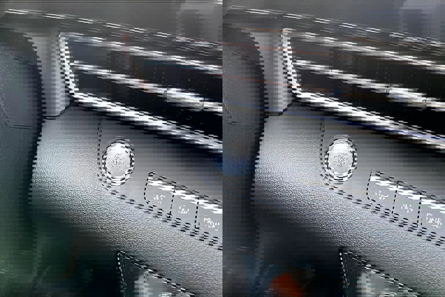 Used 2025 Hyundai Elantra Limited image 32