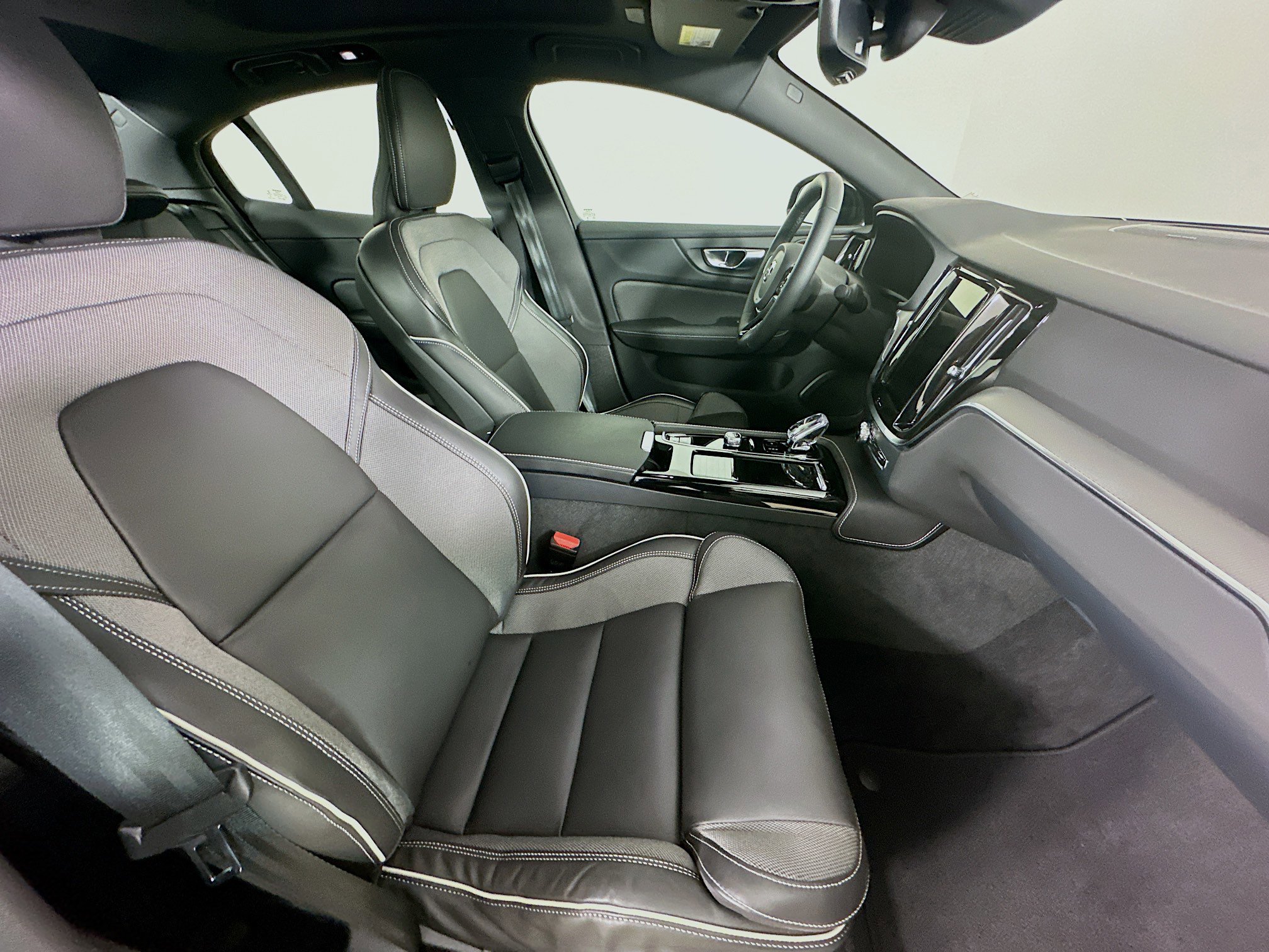 Used 2024 Volvo S60 T8 Plus w/ Climate Package image 39