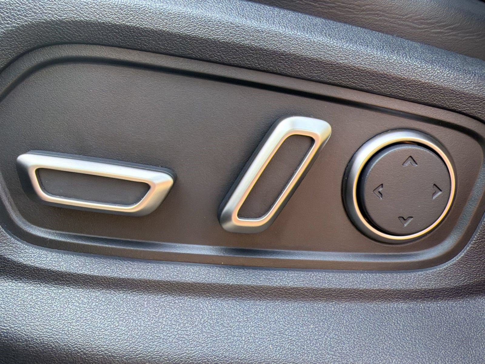 Used 2024 Rivian R1S Adventure AWD/4WD image 15