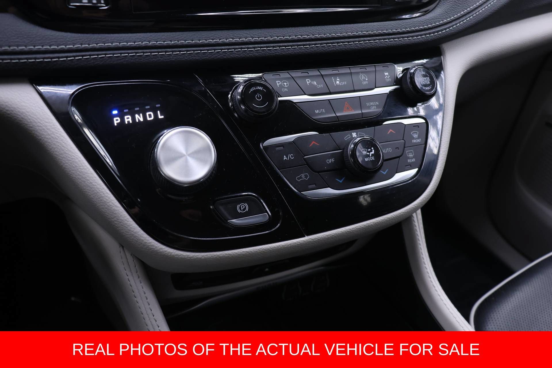 Used 2022 Chrysler Pacifica Limited w/ Uconnect Theater Family Group AWD/4WD image 6