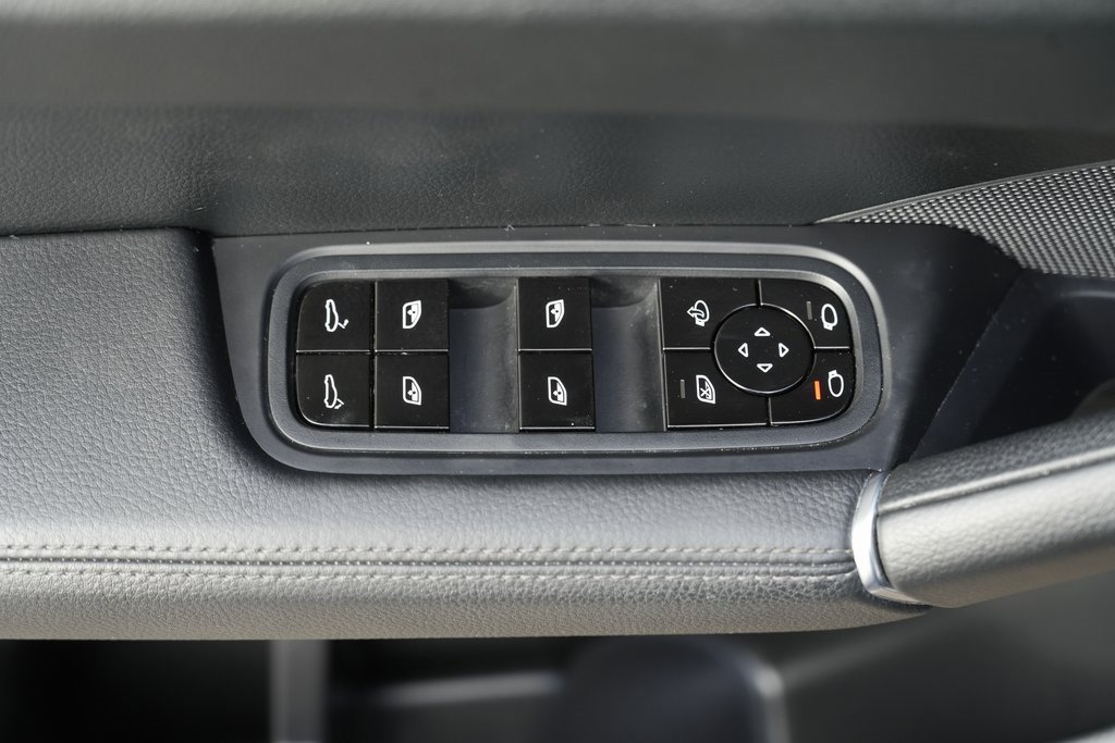 Used 2020 Porsche Cayenne image 30