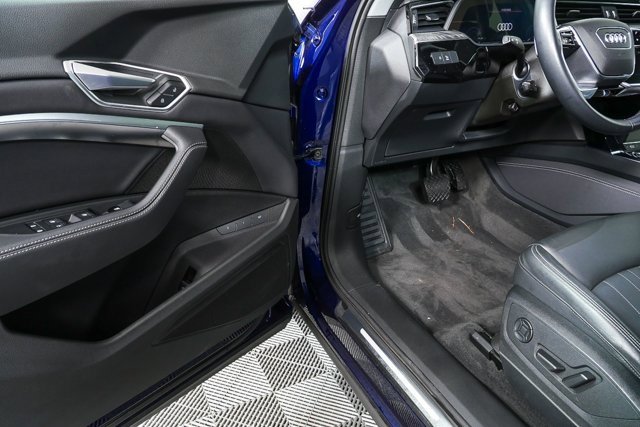 Used 2021 Audi e-tron Premium w/ Convenience Plus Package image 7