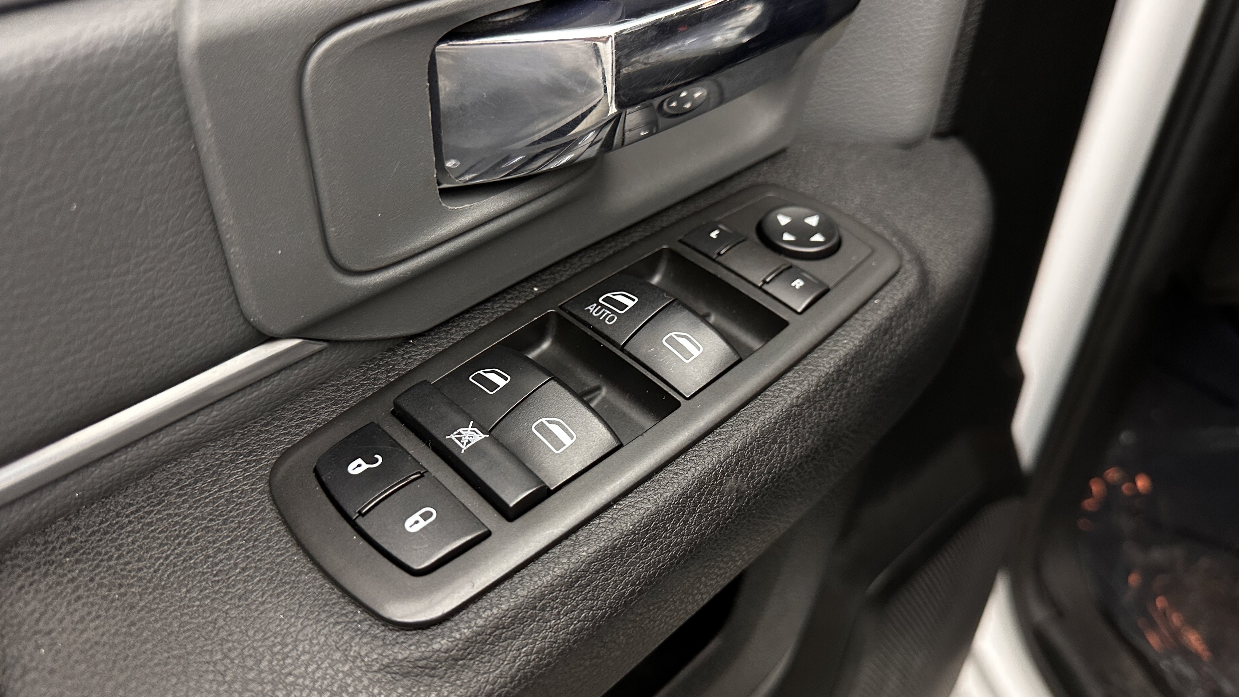 Used 2021 RAM 1500 Classic SLT RWD image 11